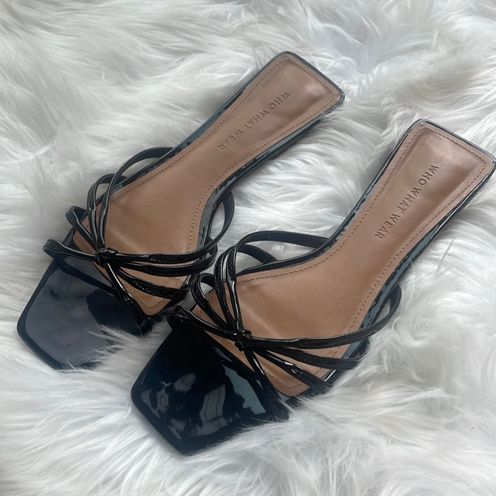 Who wear wear sandals
